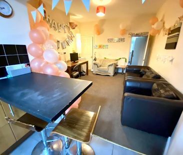 4 bedroom terraced house to rent - Photo 1