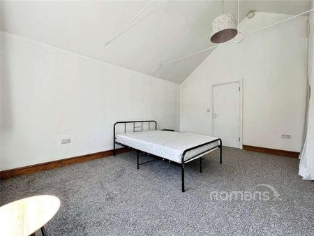 Mytchett Road, Mytchett, Camberley, Surrey, GU16 - Photo 3
