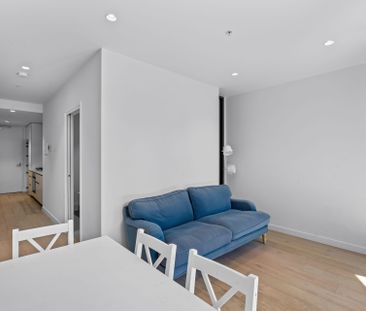 Stylish Southbank Apartment with Secure Parking & Premium Facilities - Photo 2