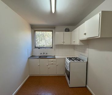 2/61 Flemington Street, Travancore VIC 3032 - Photo 4