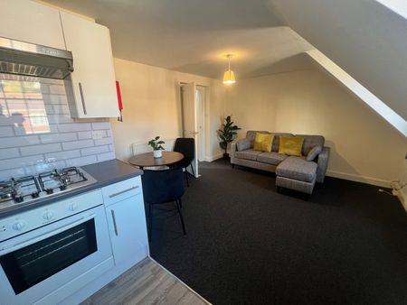 2 Bed Flat, Hotwells, BS8 - Photo 3