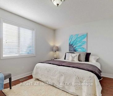 Detached Home For Lease | S8016508 - Photo 1