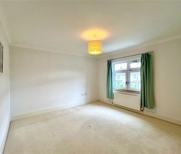 Brocket Way, London, Chigwell - Photo 5