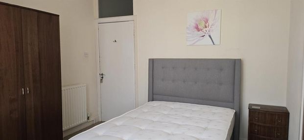 1 bedroom in a house share to rent - Photo 1