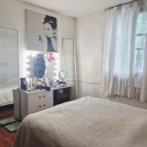 Plateau Mont-Royal 51/2 au 3e étage près du parc Lafontaine $1875, libre le 5 juillet - Photo 2