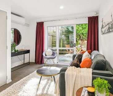 City Townhouse with garage - Photo 2