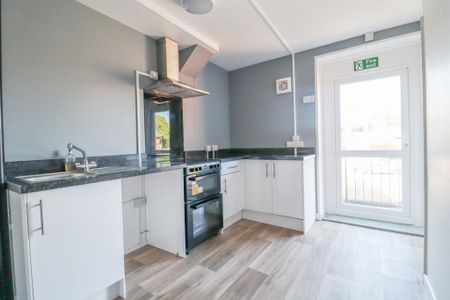 2 bedroom flat to rent - Photo 4