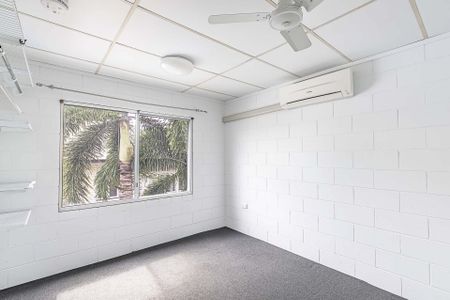 8/12 The Avenue, Hermit Park - Photo 2