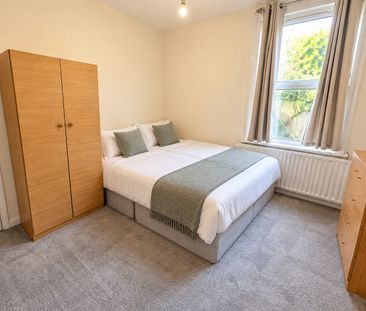 2 Bed Flat, Romford Road, E12 - Photo 2