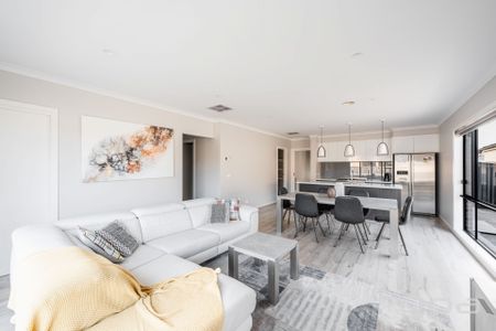 COMFORTABLE FAMILY HOME IN A CONVENIENT LOCATION! - Photo 5