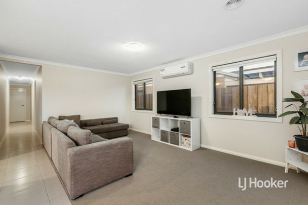 35 Toolern Waters Drive, Weir Views VIC, Belconnen - Photo 1