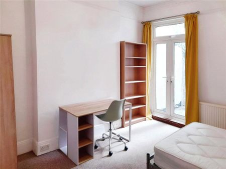 6 bedroom terraced house to rent - Photo 2