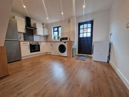 2 bedroom terraced house to rent - Photo 5