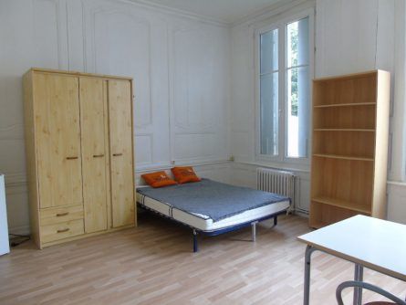 ''LE TOP SAINT PIERRE" - Location Appartement poitiers : 17.37 m2 - Photo 3