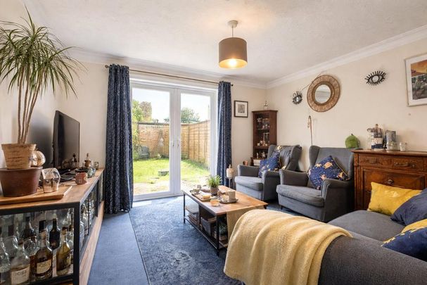 3 bedroom semi-detached house to rent - Photo 1