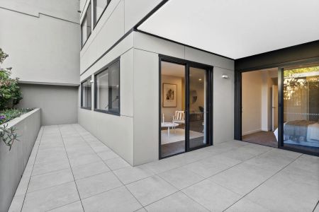 Flawless modern comfort and convenience - Photo 2