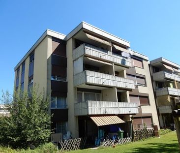 "Charmante 3-5 Zimmerwohnung mit Vorgarten an zentraler Lage" - Photo 1