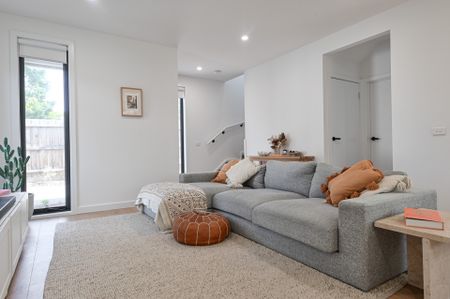 2/56 Lyons Rd, Croydon North VIC 3136 - Apartment For Rent | Domain - Photo 2