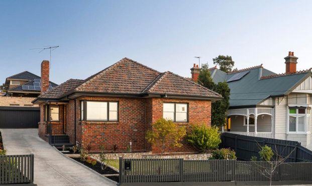 18 Kenilworth Parade, Ivanhoe VIC 3079 - Photo 1