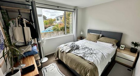 Four Bedroom Blockhouse Bay - Photo 4