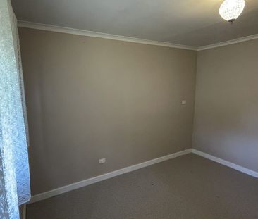 Tucked Away 2 Bedroom Flat - Photo 3