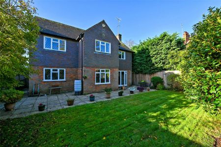 4 bedroom detached house to rent - Photo 2