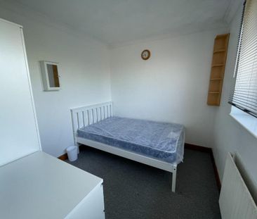 5 bedroom semi-detached house to rent - Photo 3