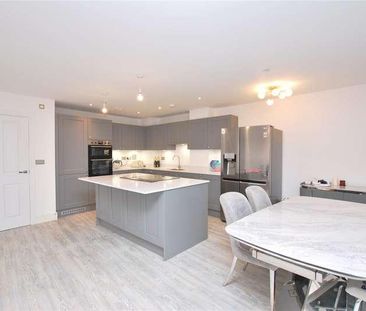 Waterfront Crescent, Mytchett, Camberley, Surrey, GU16 - Photo 5