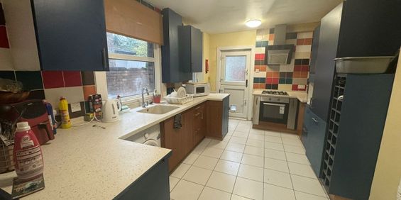 Room in a Shared House, Russell Street, LU1 - Photo 3