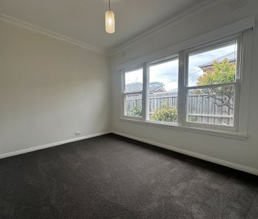 21 Lloyd Street, Belmont - Photo 1