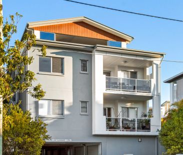 Modern & Well Located Two Bedroom Apartment - Photo 6