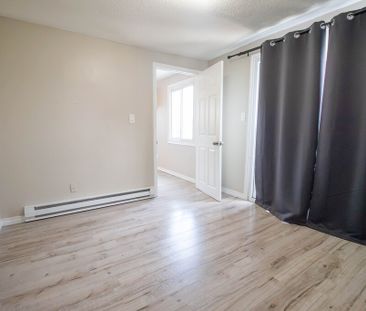 19 Page St, St. Catharines (Unit 9) - 1 Bedroom Upper Unit - Photo 2