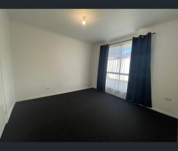 60 Queensbury Way, Werribee, Vic 3030 - Photo 6