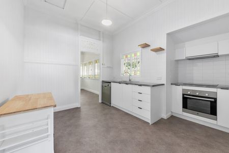 46 Rosecliffe Street, Highgate Hill QLD 4101 - House For Rent - $750 | Domain - Photo 2