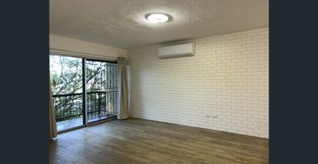 CHARMING UNIT IN THE HEART OF INDOOROOPILLY - Photo 2