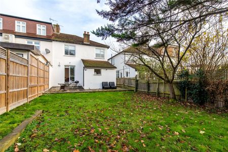 A semi detached family house on one of Wimbledon's finest addresses. - Photo 5