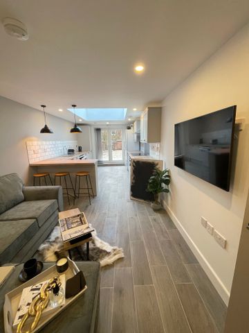 Monks Road Room 2 - Photo 2