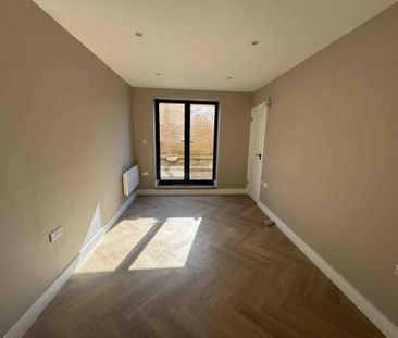 3 bedroom flat to rent - Photo 6