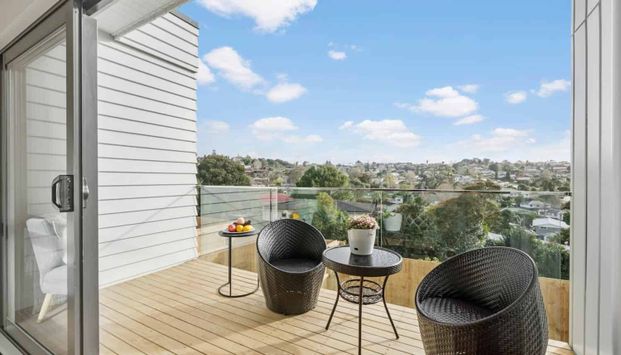 4-Bedroom House with 3.5 Bathrooms in Totara Vale - Photo 1