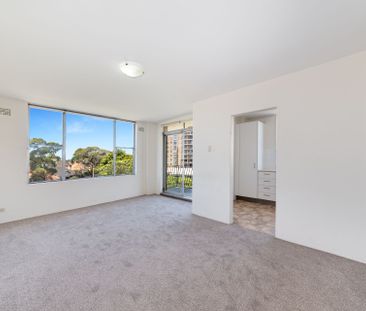 Light Filled One Bedroom Apartment - Photo 5