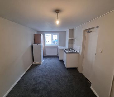 Bedsit, Broxholm Road, SE27 - Photo 3