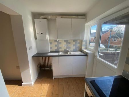 3 bedroom terraced house to rent - Photo 2