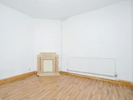 Semi-detached house to rent on - Photo 2