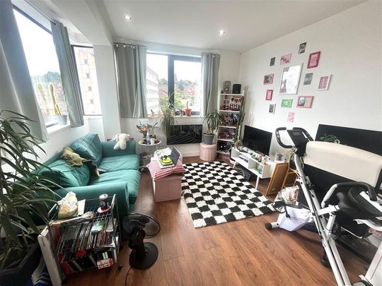 Carlton Square - Photo 1