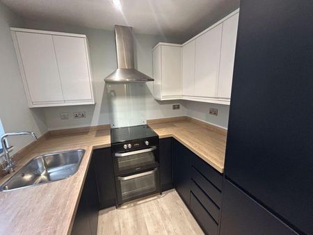 2 bedroom semi-detached house to rent - Photo 2