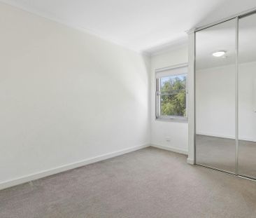 Elegant Living – Immaculate 2-Bedroom Retreat in Sought-After Erskine - Photo 2