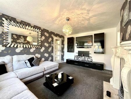 3 bedroom detached house to rent - Photo 2