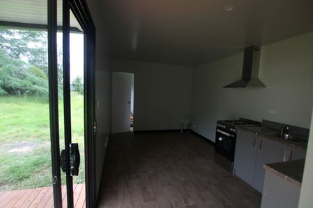 One Bedroom, Perfect for Singles. - Photo 4