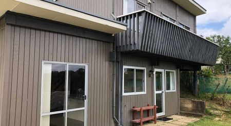 2BR house in Oratia - Photo 5