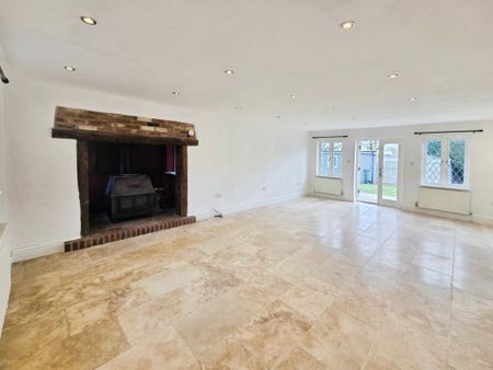 4 bedroom detached house to rent - Photo 3